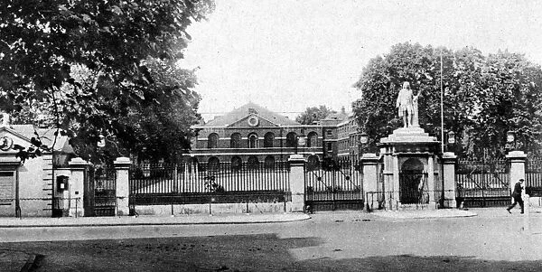A contract was signed for the sale of the Foundling Hospital and its estate in Bloomsbury