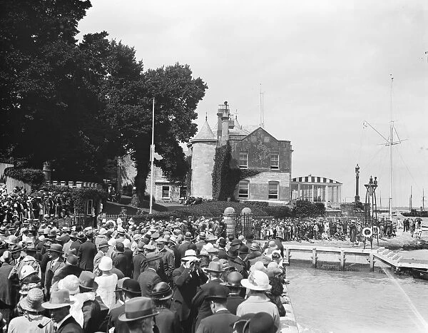 Cowes Regatta General view showing the crowd and R Ys headquarters 1 August 1925