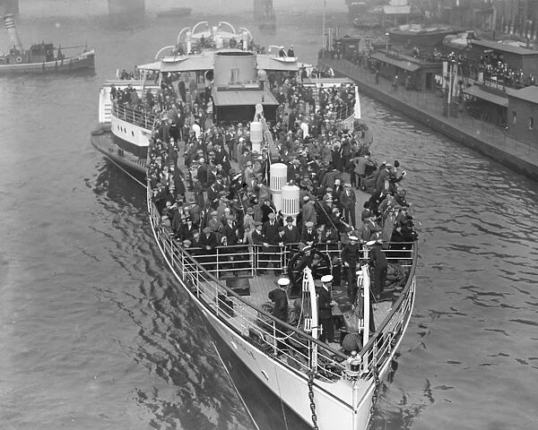 The Crested Eagle leaving London Bridge for Margate 22 May 1926