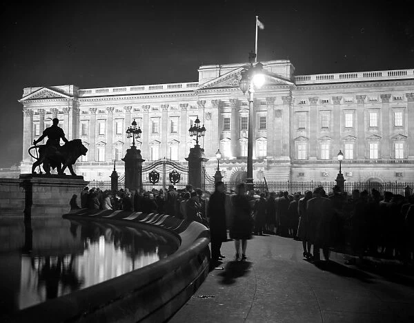 Crowds gather outside floodlight Palace on eve of Royal Wedding. 19 November 1947
