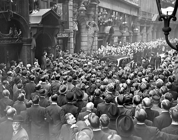 Crowds outside Stock Exchange (visit of Duchess of Kent to Drapers Hall). 10 November