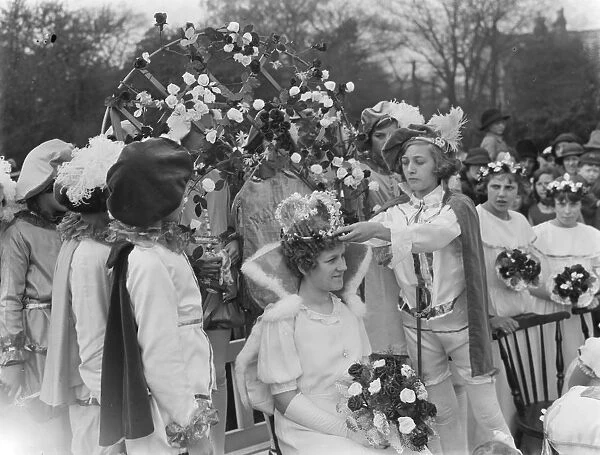 The crowning of Chislehursts May Queen. 1937