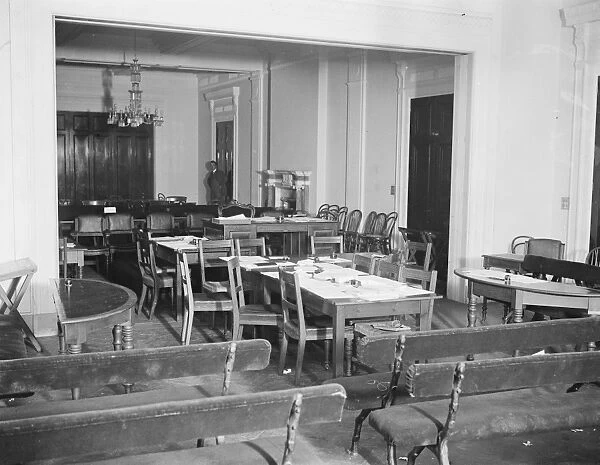 The Dail and the Settlement Fateful session of the Dail Eireann opened at the New