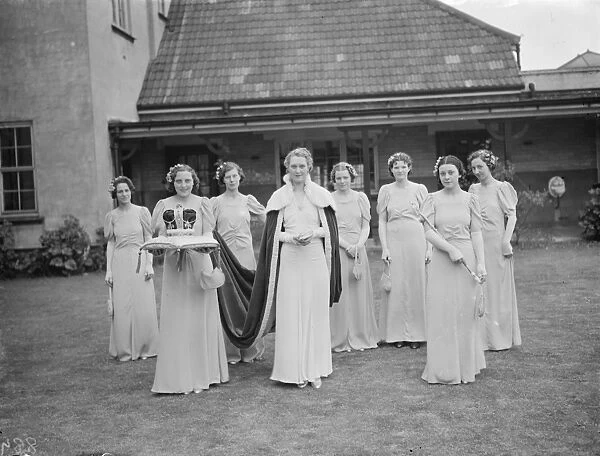 The Dartford Carnival Queen with her attendees. 1938
