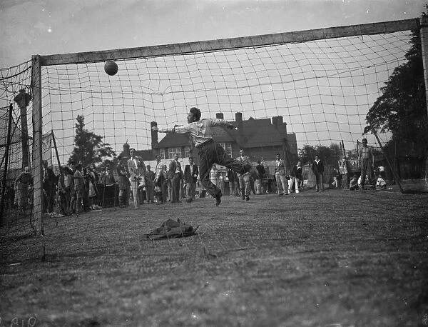 Dartford grammer school fete. Penalty contest. 1938
