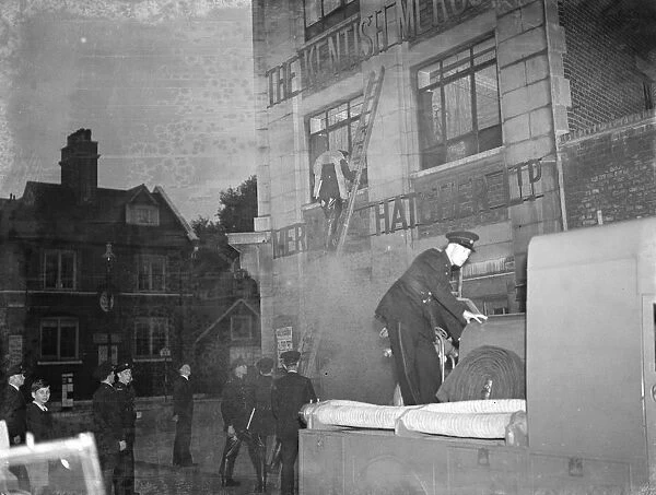 Demonstration by the the Auxillary Fire Service at the The Kentish Mercury office in Greenwich