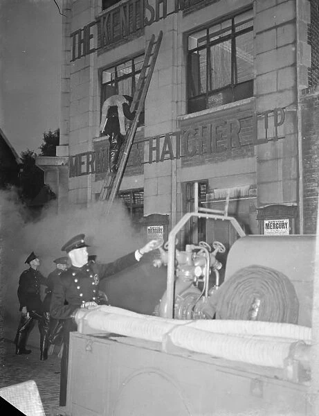 Demonstration by the the Auxillary Fire Service at the The Kentish Mercury office in Greenwich