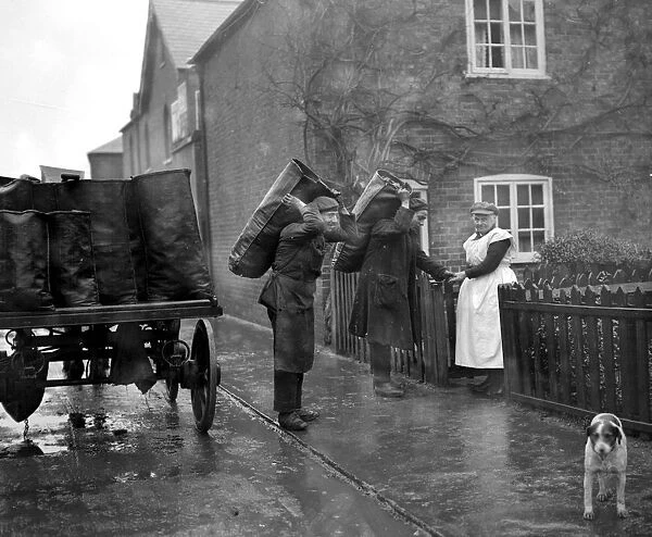 Distribution The Kings Coal at Windsor. Being delivered to a Windsor Almshouse