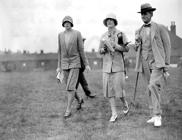 Doncaster Sales. Lady Hillingdon, Mrs Euan Wallace and Hon George Lambton 1928