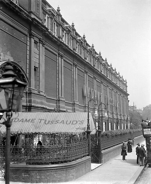 Edwardian London. The entrance to Madame Tussauds waxwork museum on the Marylebone Road
