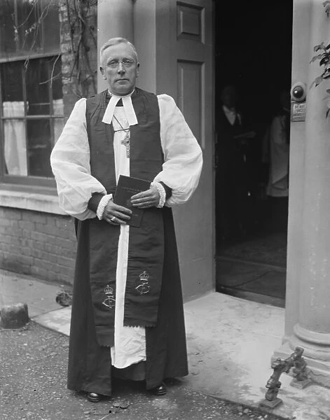 Enthronement of New Bishop of Chelmsford Dr Gy Warman in his robes 11 October 1923