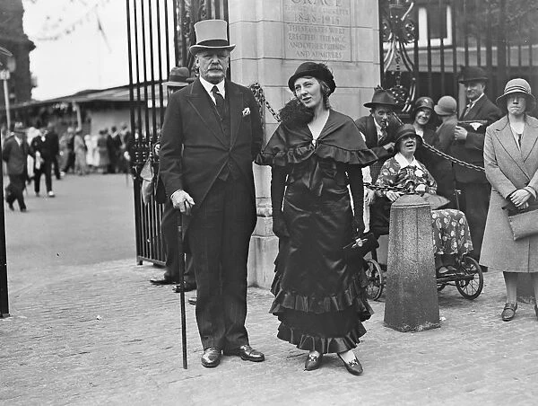 Eton versus Harrow at Lords. General and Mrs G Palmer. 10 July 1931