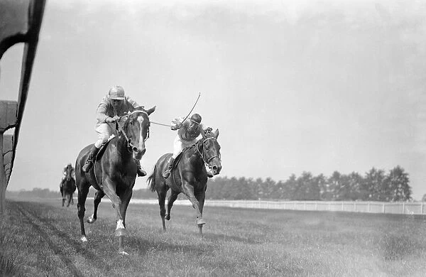Gatwick Racecourse, Sussex, England. Sonnet ridden by W. Gilchrist, left