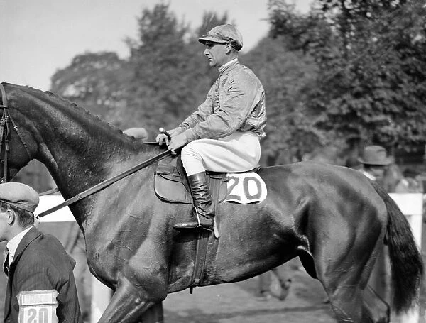 Gatwick Racecourse, Sussex, England. Jockey, T Barber. 5 October 1933