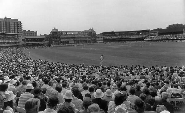 General view of the Benson & Hedges Cup Final between Gloucestershire & Kent At