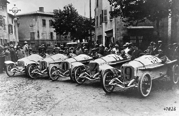 The five German Mercedes cars lined up before the ACF Grand Prix of 1914, the defining