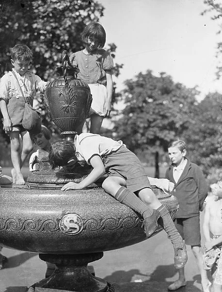 Getting Rid Of A Heat Wave Thirst Photo shows : A fountain in Kennington Park Quenches