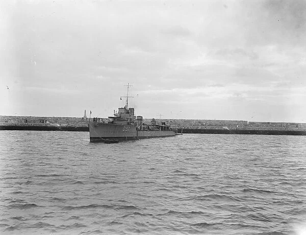 The great Dublin battle HMS Vortigern (D37) in Knightstone harbour. 28 June 1922