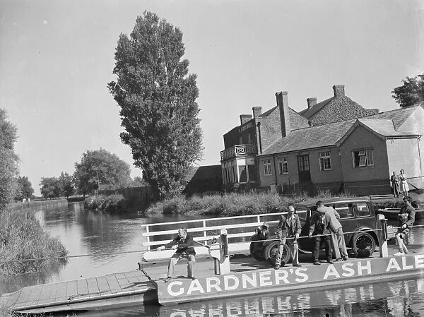 The Grove Ferry going upstreet on the River Stour. It is a flatbottomed ferry