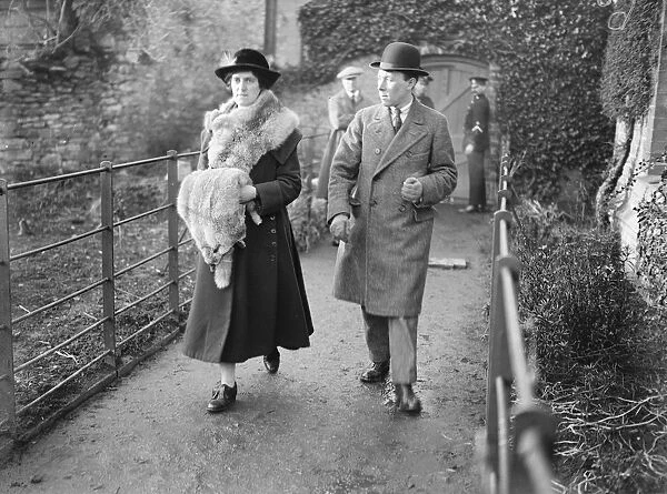 The hay poison case. Mr and Mrs Gilbert Martin arriving at Hay Police Court. 10