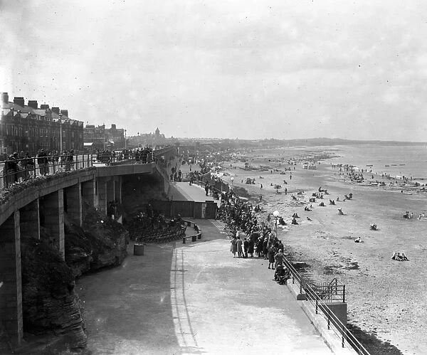 Holiday crowds at Whitley Bay, Northumberland. 1928