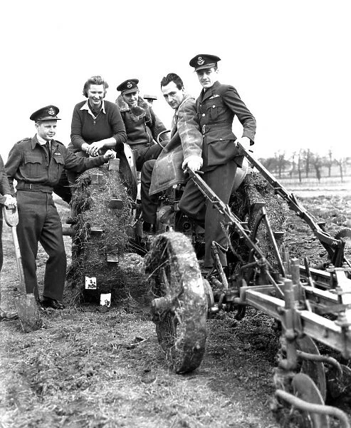 Home Front 1942 : Fighter Pilots based at RAF North Weald help the Land Army