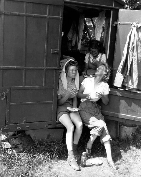 Home Front 1942 Land girls at midday break near Meopham, Kent