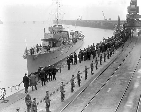 Home coming of Unknown Soldiers on H. M. S. Verdun on way home to England. At Admiralty Pier