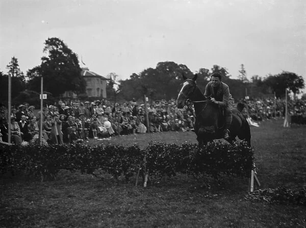 Horse jumping 1937