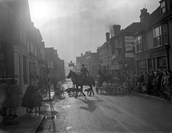 The hounds of the Old Surrey and Burstow Hunt in Edenbidge High Street