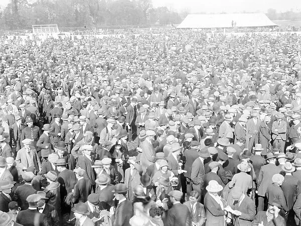 Huge bank holiday crowd at Kempton. Part of te huge crowd of spectators at Kempton Park Races