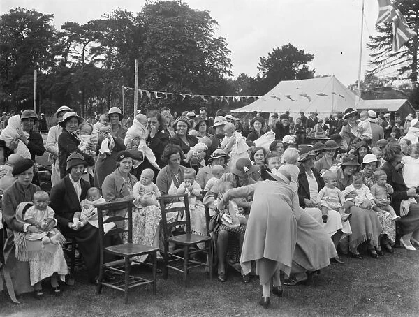 Jubilee homes fete at Sidcup place. Baby show. 1936
