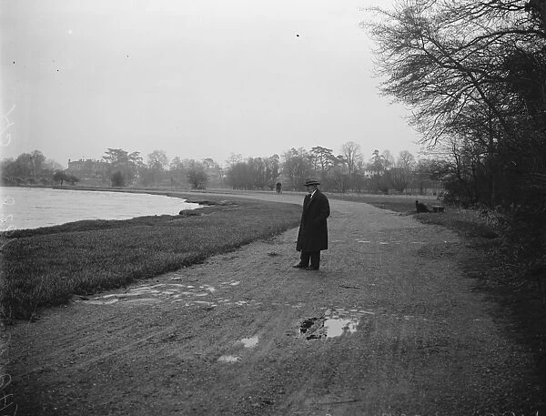 Where Julius Caesar crossed the river. War Close Meadow, Walton on Thames, where