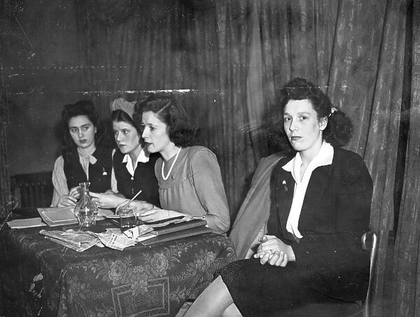 The Kangeroo Club - formed by the war brides of Australia servicemen who are awaiting