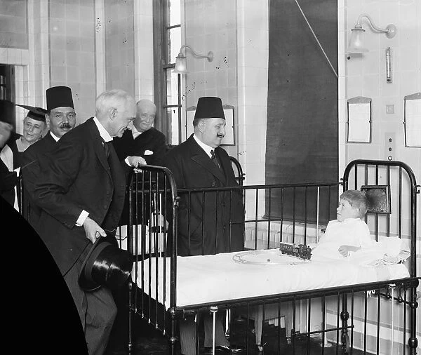 King Fuad at the Royal Free Hospital. King Fuad chatting with Jack Baker, aged
