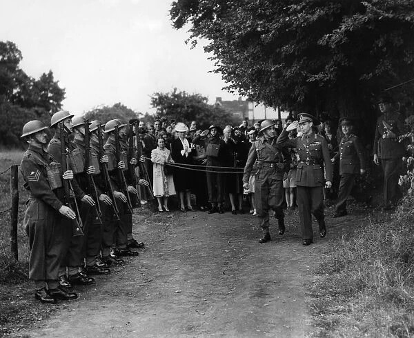 King George VI visited many searchlight units, listening posts and gun emplacements
