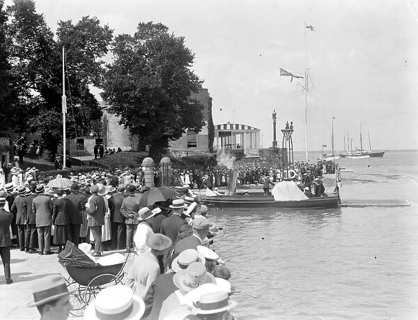 The King And Queen At Cowes. Members of the Royal Yatch Squadron arriving at the landing