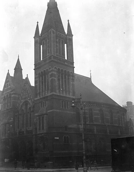 The Kings Weigh House Chapel in Duke Street, London. 28 January 1932