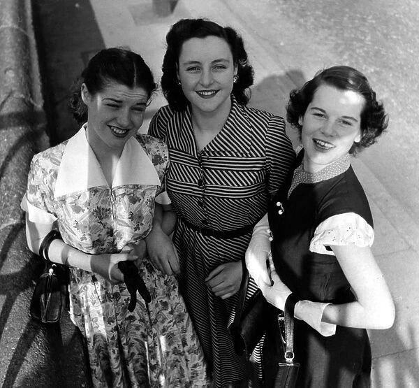 L-R Irene Geraghty, Mary Duggan, and Penny Horley, artist, 18 years old