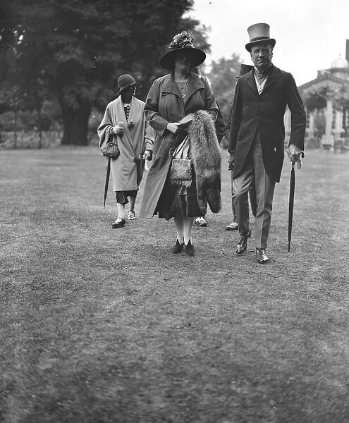 Ladies mounted sports at Ranelagh. Lady Margaret Saville and Major Alexander. 1925