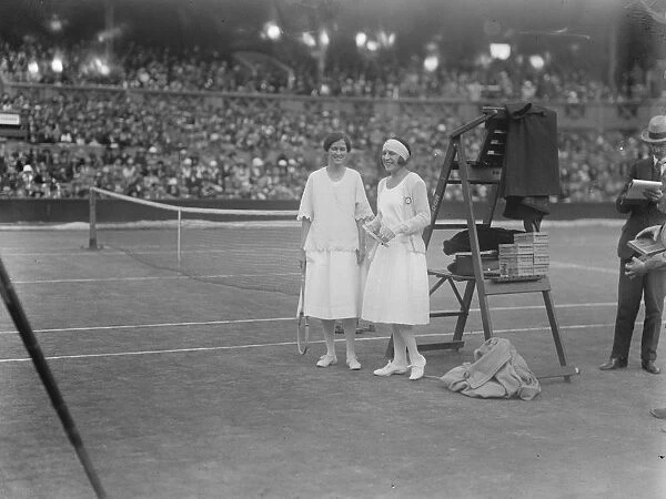 Lawn Tennis Championships at Wimbeldon Mlle Lenglen and Mrs Peacock who met in the