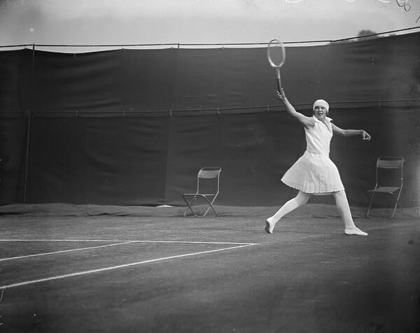 Lawn tennis at Wimbledon. Miss Betty Nuthall serving. 25 June 1929