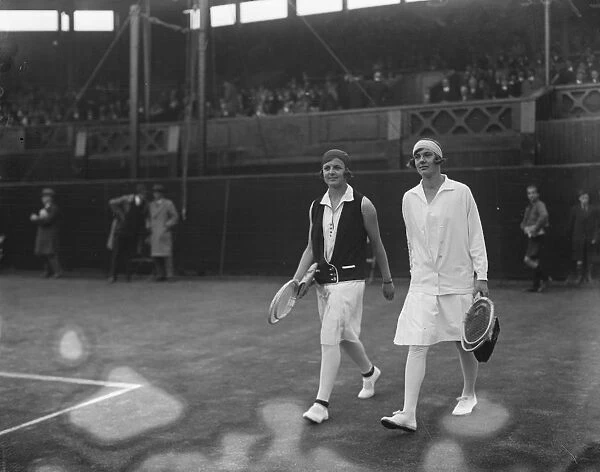 Lawn tennis at Wimbledon. Miss Nuthall and Miss Joan Fry coming out for their match