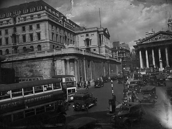 On the left, the Royal Bank of England, building on the right Royal Exchange