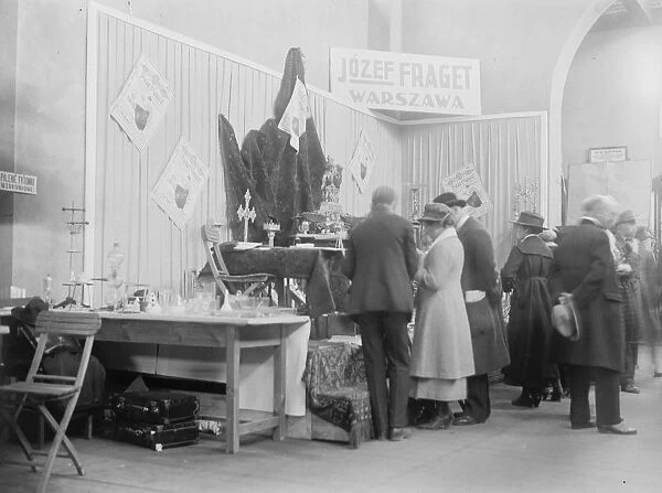 Lemberg Fair Germany Visitors to the Exhibition examinin an exhibit of gold