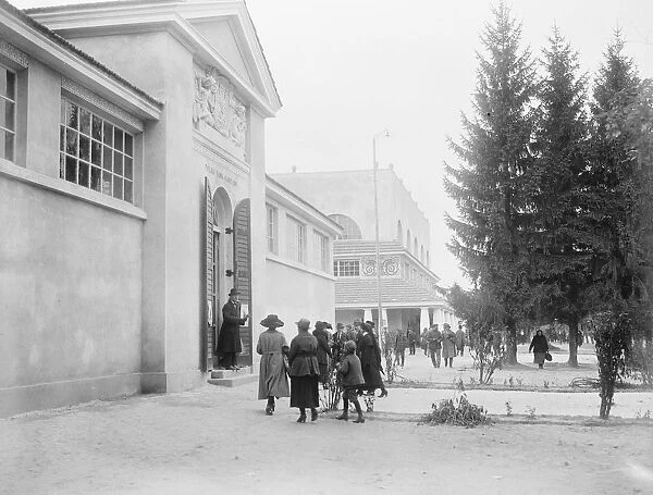 Lemberg Fair Germany Visitors in the exhibition grounds 25 October 1921