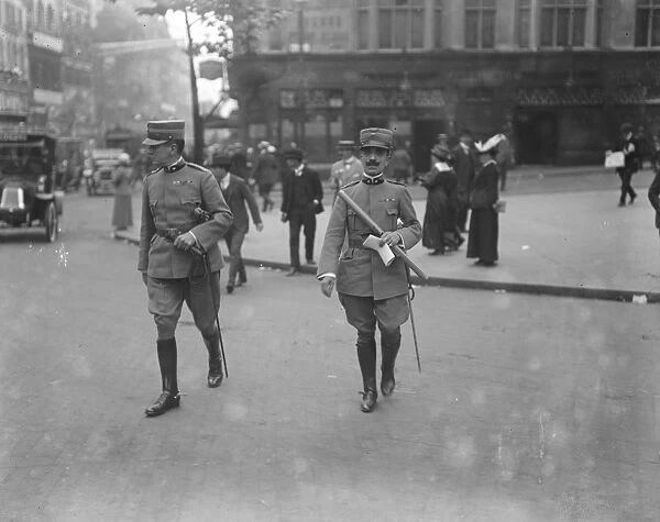 Lieutenant Marconi and Captain Bardeloni at Marconi House, The Strand, London