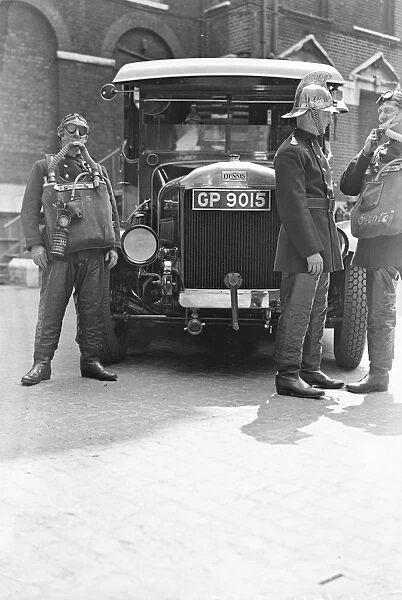 London Fire Engine demonstrating the Proto self-contained breathing apparatus