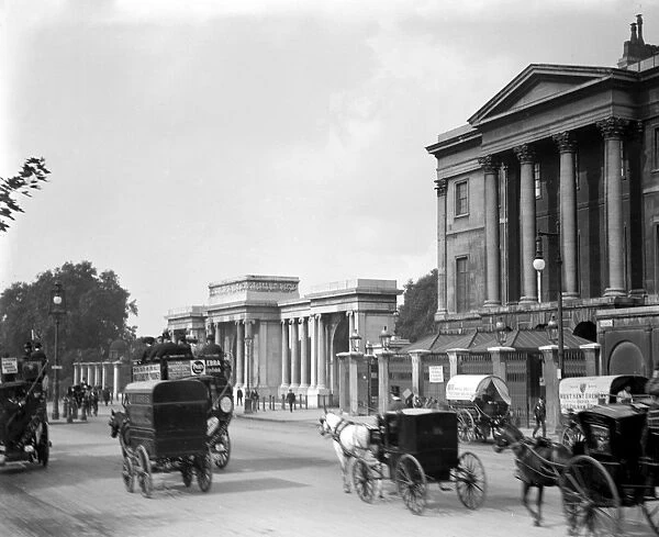 London. Gateway to Hyde Park. 1900