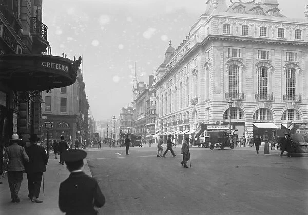 London Piccadilly 20 May 1927